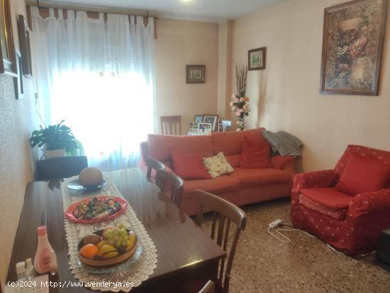 GRAN OCASION - VIVIENDA DE 3 DORMITORIOS CENTRICA, CON GARAJE Y PATIO - ALBACETE