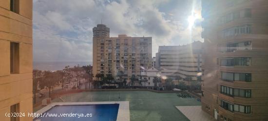  PRIMERA LINEA DE PLAYA EN FUENGIROLA. URBANIZACION CON PISCINA. APARTAMENTO REFORMADO. SOLEADO. - MA 