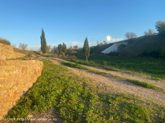 Preciosa finca afueras de Huesca con terreno - HUESCA