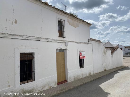 CASA CON GARAJE EN AHILLONES. - BADAJOZ