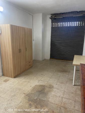 ¡Oportunidad Única! Local Comercial de 99 m² con Entrada para Vehículo - BARCELONA