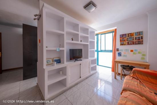 LUMINOSO ESTUDIO EN VENTA EN SANTA CATALINA - LAS PALMAS