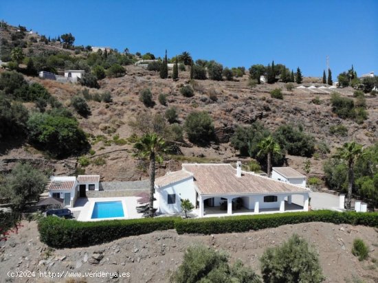 Villa en venta en Sayalonga (Málaga)