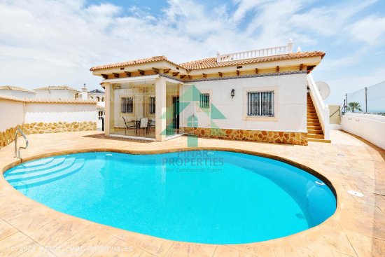 Villa en venta en Pilar de la Horadada (Alicante)