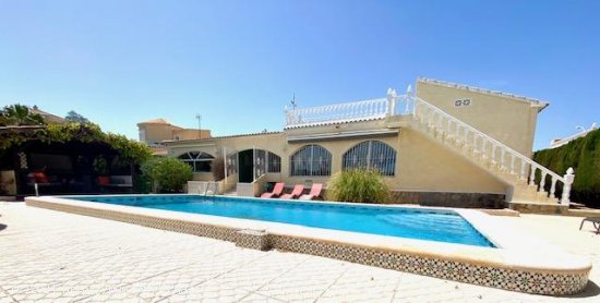 Chalet en venta en Orihuela (Alicante)