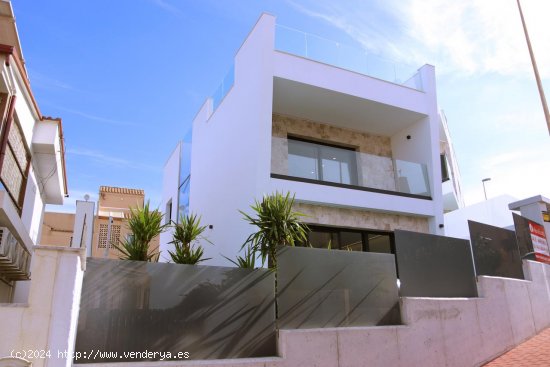 Villa en venta a estrenar en Torrevieja (Alicante)