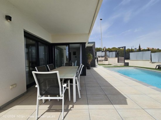 Villa en venta en San Miguel de Salinas (Alicante)