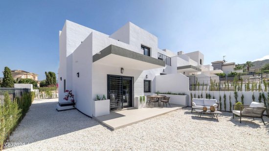 Villa en venta a estrenar en Busot (Alicante)