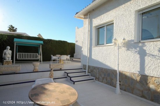 Villa en venta en Orihuela (Alicante)