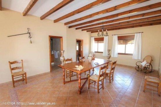 Villa en venta en Guaro (Málaga)