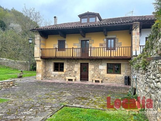 Casa / Chalet en venta en Corvera de Toranzo de 450 m2