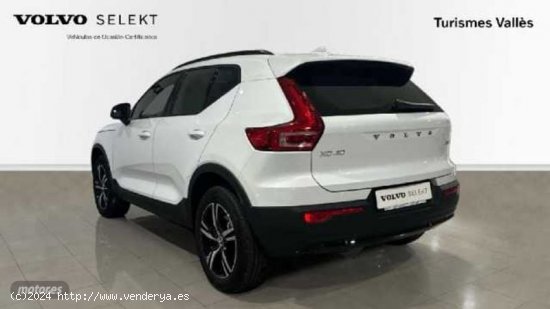 Volvo XC40 XC40 Plus, B3 Semihibrido, Gasolina, Dark de 2024 con 5.300 Km por 43.900 EUR. en Barcelo