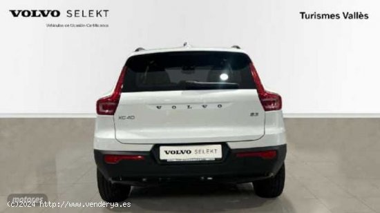 Volvo XC40 XC40 Plus, B3 Semihibrido, Gasolina, Dark de 2024 con 5.300 Km por 43.900 EUR. en Barcelo