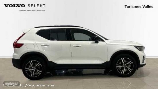 Volvo XC40 XC40 Plus, B3 Semihibrido, Gasolina, Dark de 2024 con 5.300 Km por 43.900 EUR. en Barcelo