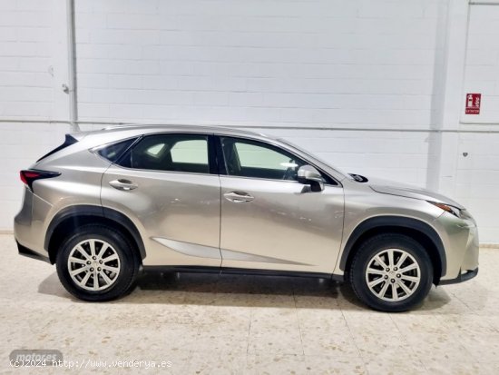 Lexus NX 300h  corporate de 2016 con 198.900 Km por 18.500 EUR. en Sevilla