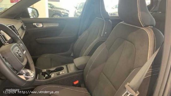 Volvo XC40 XC40 Core, B3 (gasolina), Gasolina de 2022 con 15.650 Km por 36.900 EUR. en Ciudad Real