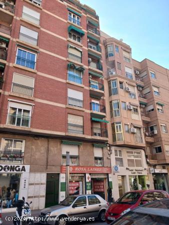 SE VENDE O ALQUILA LOCAL COMERCIAL - ALICANTE