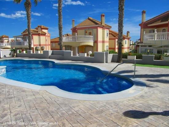  ESPECTACULAR CHALET 3 HABS EN LOS ALTOS, PISCINA COMUNITARIA 325.000€ - ALICANTE 