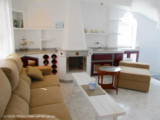 ESPECTACULAR CHALET 3 HABS EN LOS ALTOS, PISCINA COMUNITARIA 325.000€ - ALICANTE