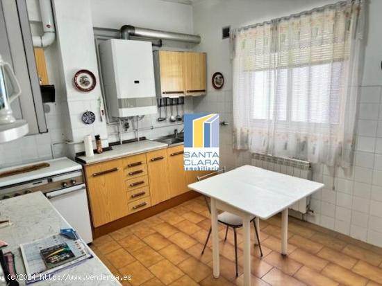 PISO EN VENTA DE 3 DORMITORIOS JUNTO A TRES CRUCES, ZAMORA. - ZAMORA