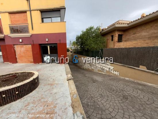 EN VENTA CHALET DE 4 DORMITORIOS EN VILANOVA I LA GELTRÚ - BARCELONA