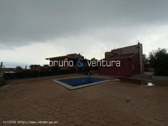 EN VENTA CHALET DE 4 DORMITORIOS EN VILANOVA I LA GELTRÚ - BARCELONA