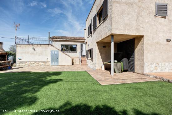 CASA EN VENDA A LA LLACUNA - REFORMA TOTAL I AMPLICAÓ DE LA CASA ANY 2011. - BARCELONA