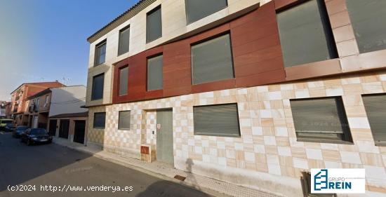 EDIFICIO CON 10 VIVIENDAS, 8 PLAZAS DE GARAJE Y 2 TRASTEROS EN FUENSALIDA EN LA CALLE PIZARRO - TOLE