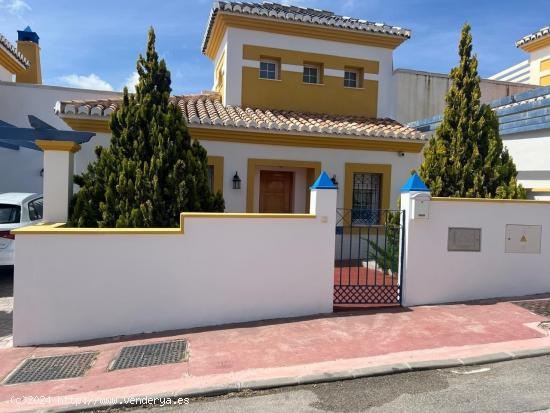  PRECIOSO CHALET EN VENTA EN CALAHONDA CON 3 HABITACIONES -PISCINA PRIVADA Y PARKING - MALAGA 