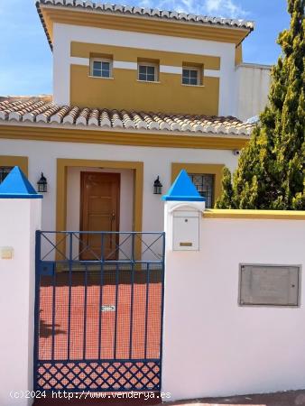 PRECIOSO CHALET EN VENTA EN CALAHONDA CON 3 HABITACIONES -PISCINA PRIVADA Y PARKING - MALAGA