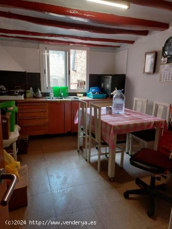 CASA PARA ENTRAR A VIVIR EN EL CENTRO DEL PUEBLO - BARCELONA