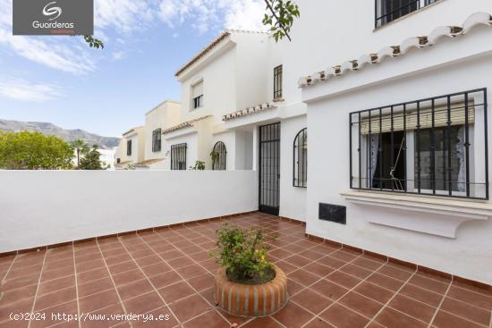 CASA EN URBANIZACIÓN VELILLA PARK - GRANADA