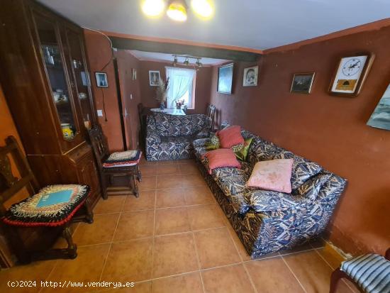 SE VENDE CASA EN PALAZUELO, 3 HAB., SALÓN, COCINA, 2 BAÑOS. PEQUEÑO PATIO - LEON