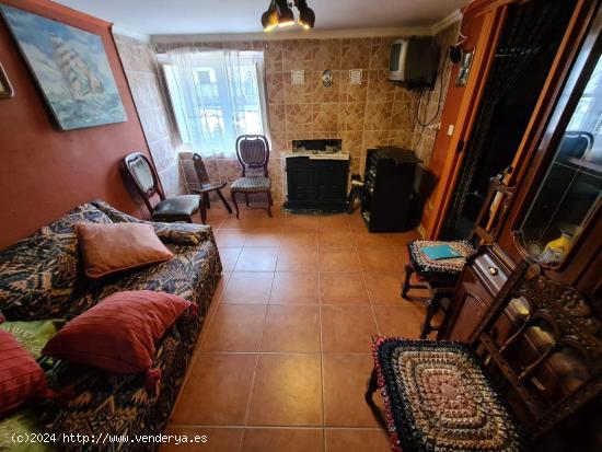 SE VENDE CASA EN PALAZUELO, 3 HAB., SALÓN, COCINA, 2 BAÑOS. PEQUEÑO PATIO - LEON