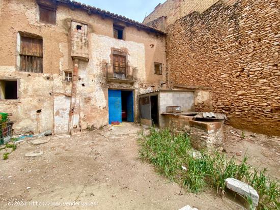  Masia con gran patio en el centro del pueblo - TARRAGONA 