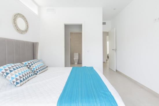 Apartamento de planta alta a la venta con solarium y piscina privada en Santiago de la Ribera - MURC