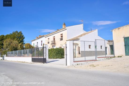 CORTIJO CERCA DE BENAMAUREL - GRANADA