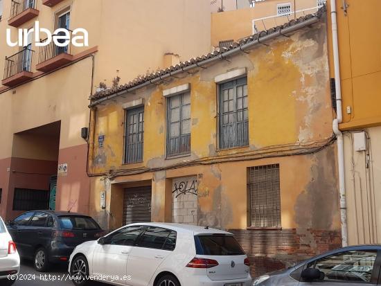 CASA SITUADA EN EL BARRIO MALAGUEÑO DE CAPUCHINOS -EL EJIDO CERCANO AL CENTRO - MALAGA