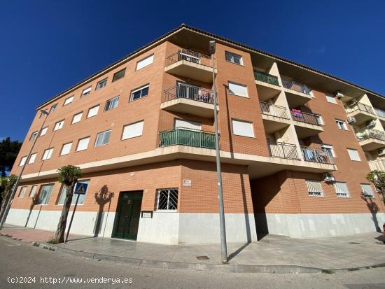  PISO NUEVO CON PISCINA EN ALMORADÍ. PROPIEDAD A ESTRENAR DE DOS DORMITORIOS Y DOS BAÑOS. AMPLIO SA 