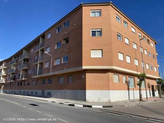 PISO NUEVO CON PISCINA EN ALMORADÍ. PROPIEDAD A ESTRENAR DE DOS DORMITORIOS Y DOS BAÑOS. AMPLIO SA