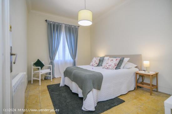 PISO 4 HABITACIONES ZONA PLAÇA CATALUNYA - BARCELONA