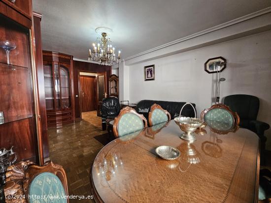 JUNTO ALAMEDILLA VIVIENDA DE 4 DORMITORIOS, CON GARAJE - SALAMANCA