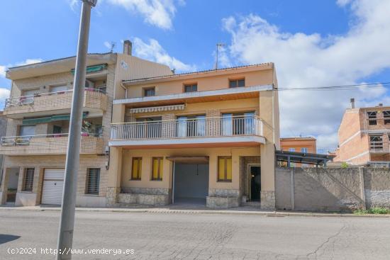 CASA EN VENTA A AVINYÓ - BARCELONA