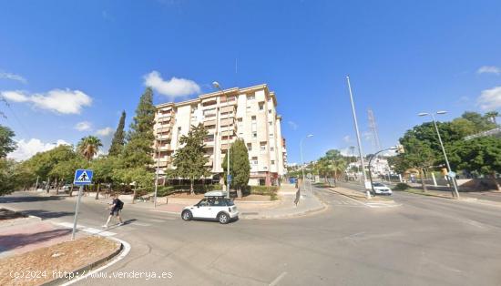 PISO DE 3 DORMITORIOS Y 2 BAÑOS CON PLAZA DE GARAJE INCLUIDA - MALAGA