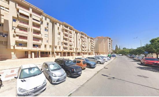 PISO DE 3 DORMITORIOS Y 2 BAÑOS CON PLAZA DE GARAJE INCLUIDA - MALAGA