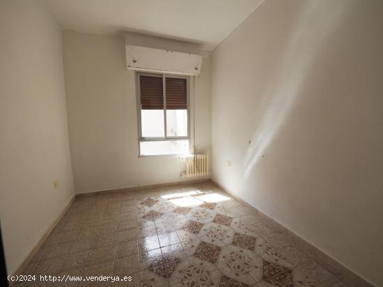 Se vende piso de 3 dormitorios y 2 baños en la Avenida Don Antonio Huertas - CIUDAD REAL