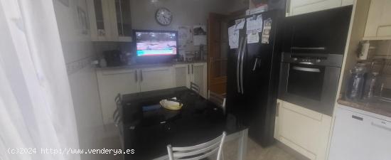 AOC VENDE CHALET EN YUNCOS  4HAB,2BAÑOS ,2ASEOSY GARAJE. - TOLEDO