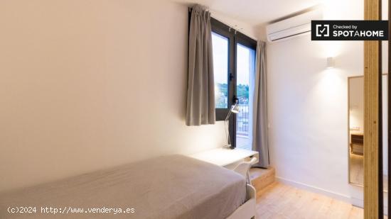 Acogedora y soleada habitación con baño, terraza y baño en Gracia norte Co-Living - BARCELONA