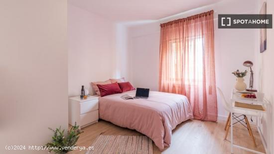 Habitaciones para alquilar en apartamento de 5 dormitorios en Madrid - MADRID