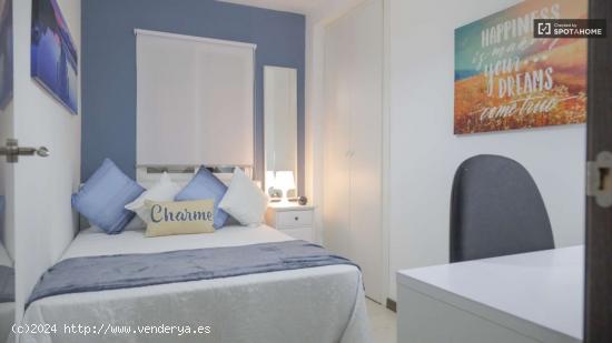  Se alquilan habitaciones en un apartamento de 4 dormitorios en Centro - MADRID 